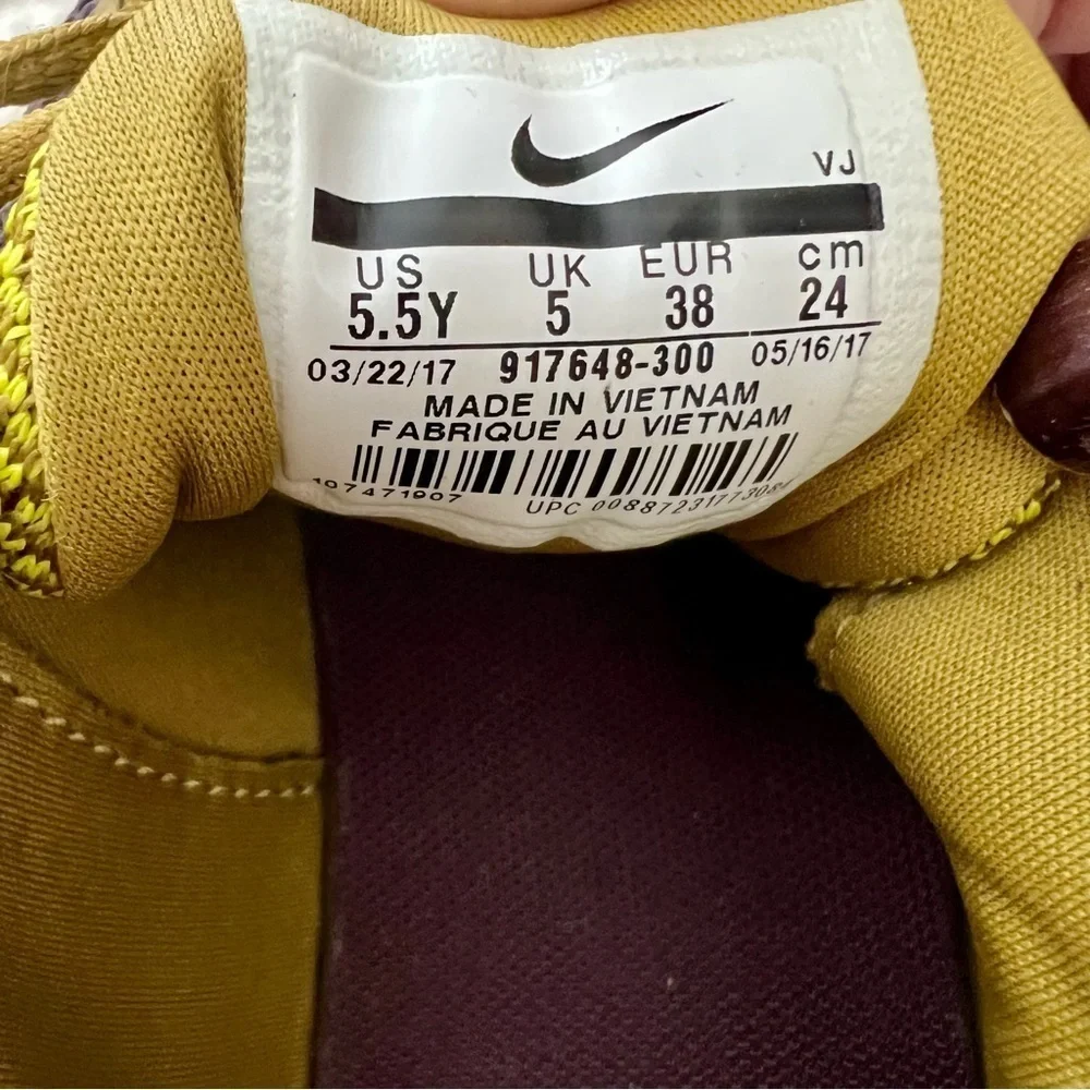Nike Dual tone Racer Unisex Sneakers Shoes W 7 M 5.5 EU 38